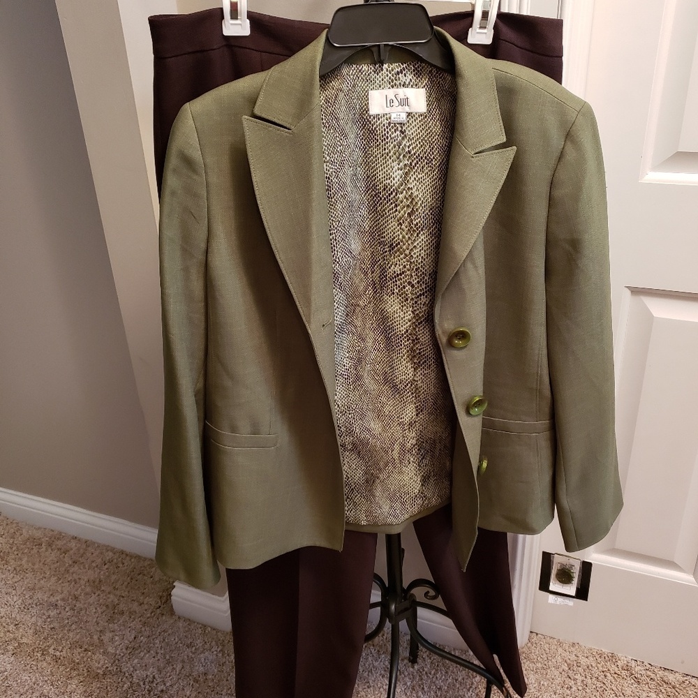 Brand new pants suit